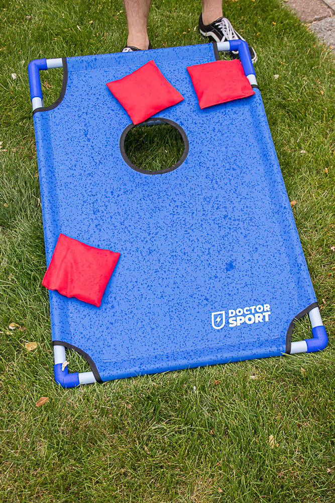 Doppel-CORNHOLE-Set Blau-Rot in Trage-Tasche - komplett für Strand Rasen Spielplatz oder Garten