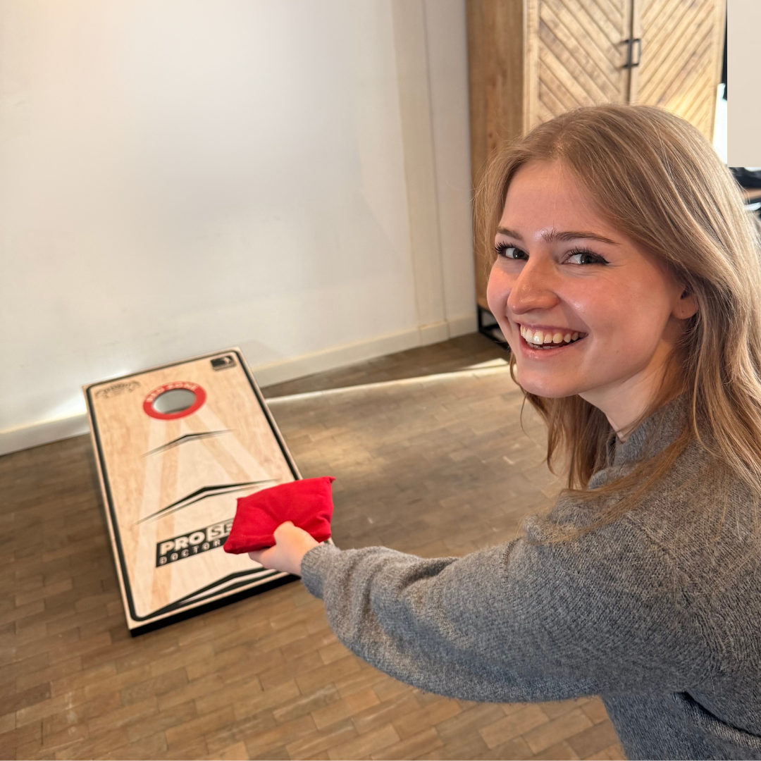 Profi Cornhole Pro Series - 120 x 60cm Set mit 8 Bean Bags und Tragetasche - Red Zone - Superspiel