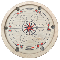 Draufsicht auf das leere Carrooka Carrom360 Drehbrett mit Stern in der Mitte und sechs Taschen