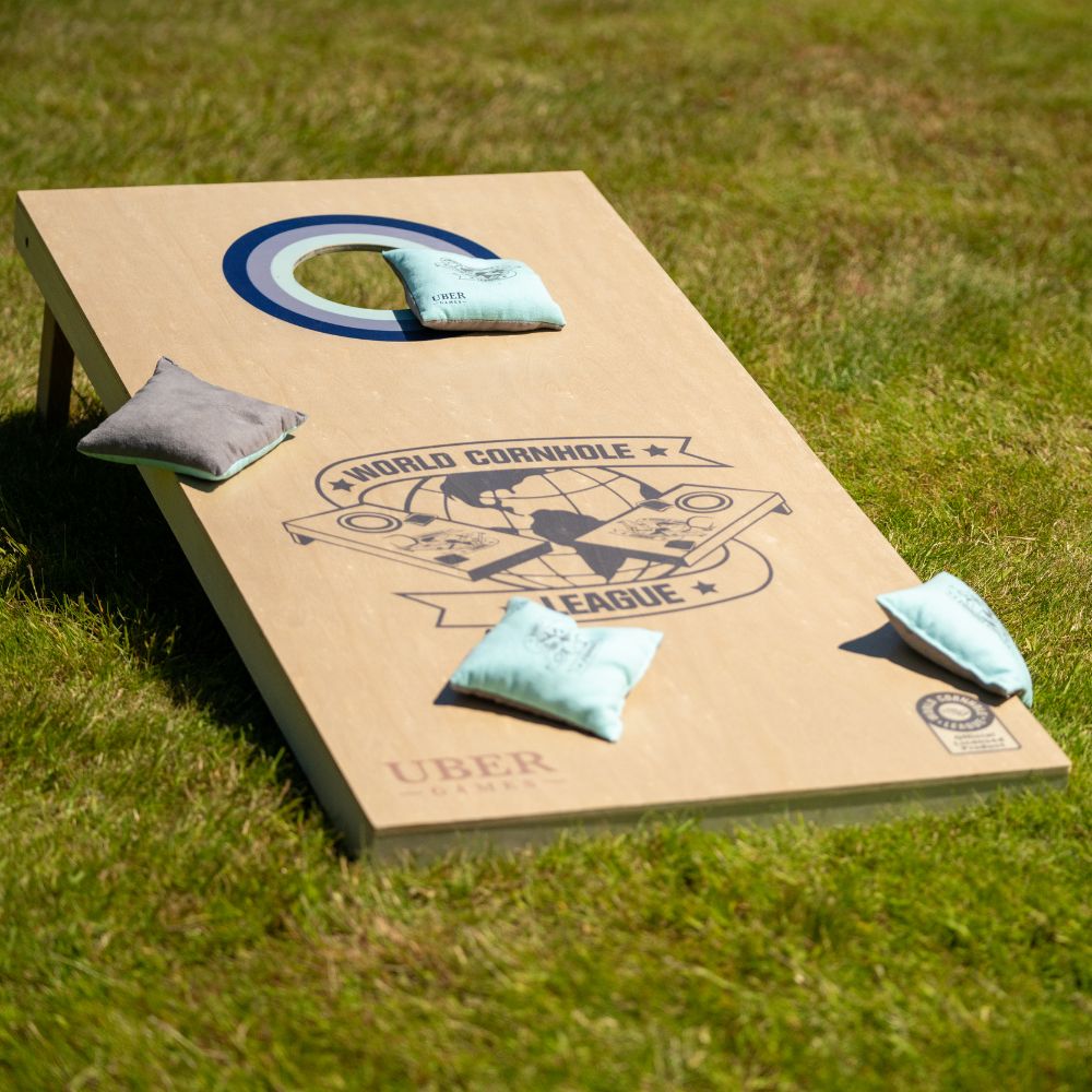 World Cornhole League – 120 x 60 cm großes Doppelbrett-Set - 100% Holz - 16 super Bean Bags - Profi