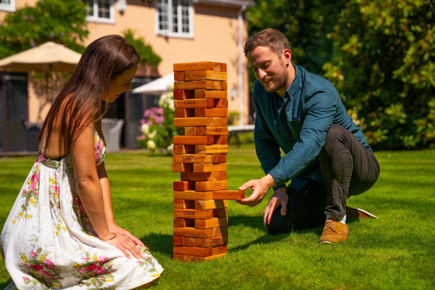 Stapelturmspiel aus Hartholz - 16 KG - Wackelturm Lackiert - bis zu 120+ cm hoch - ECO Made in India - In Luxus-Tragetasche