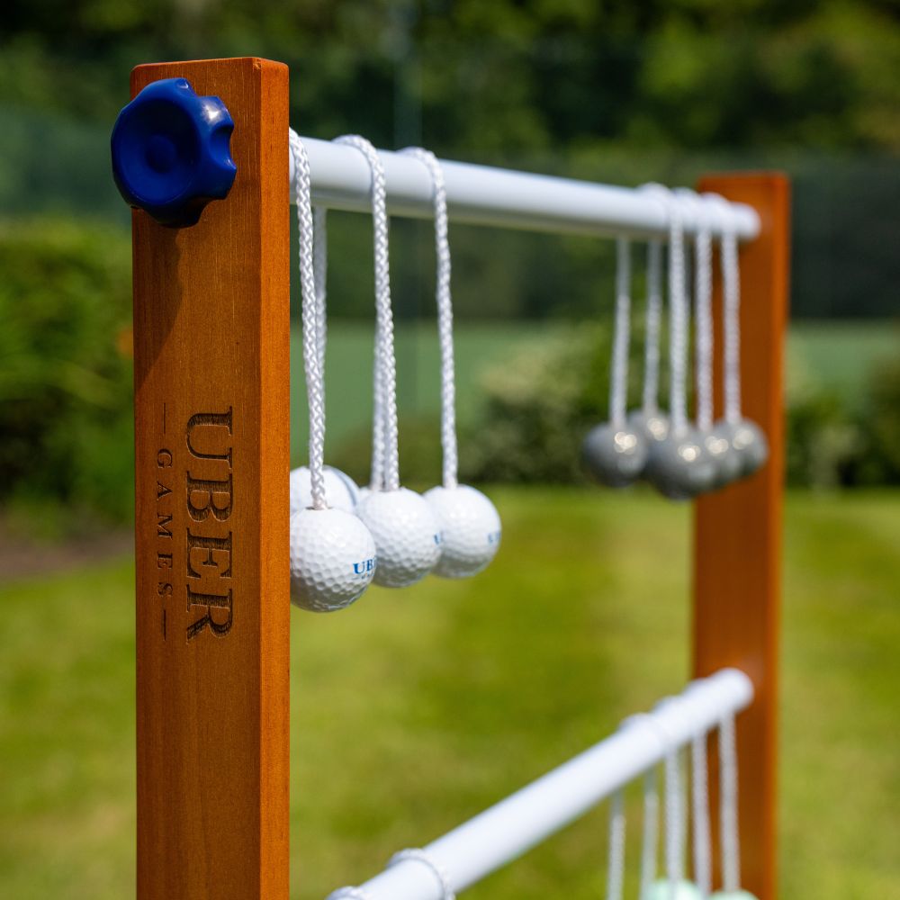 4 personen - Profi Original 2024 Ladder Golf Game - Leitergolf - mit 4 Sets offizieller SOFT Golf Bolas - Inklusive Luxus-Tragetasche