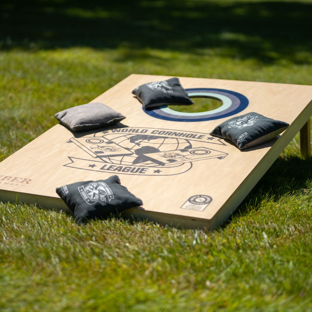 World Cornhole League – 90x60 cm großes Doppelbrett-Set - 100% Holz - 16 super Bean Bags - Profi