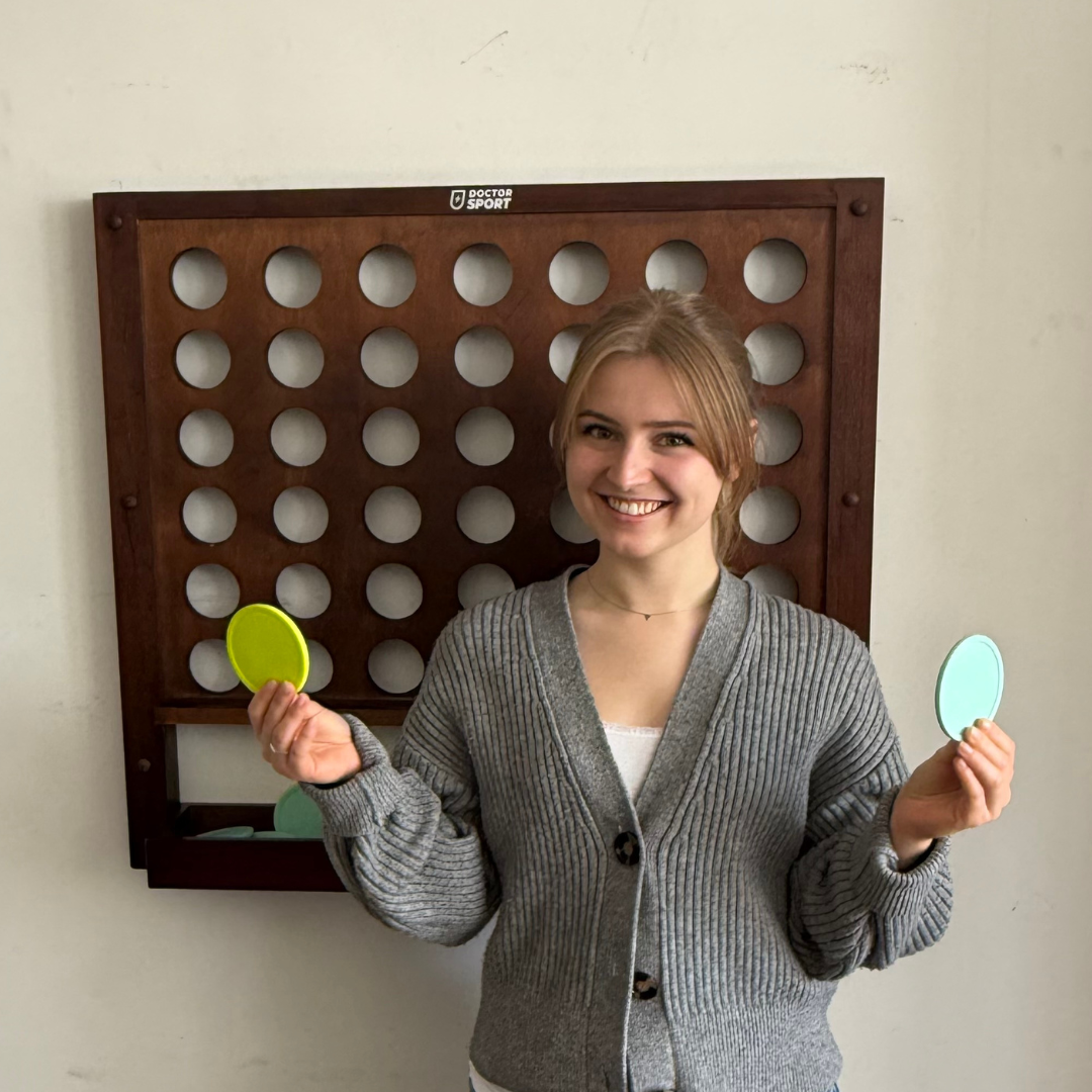 Wand-4-Gewinnt Spiel – Holz – 86x78 cm – Grün/Gelb – 9 cm Scheiben – inkl. Befestigungsmaterial