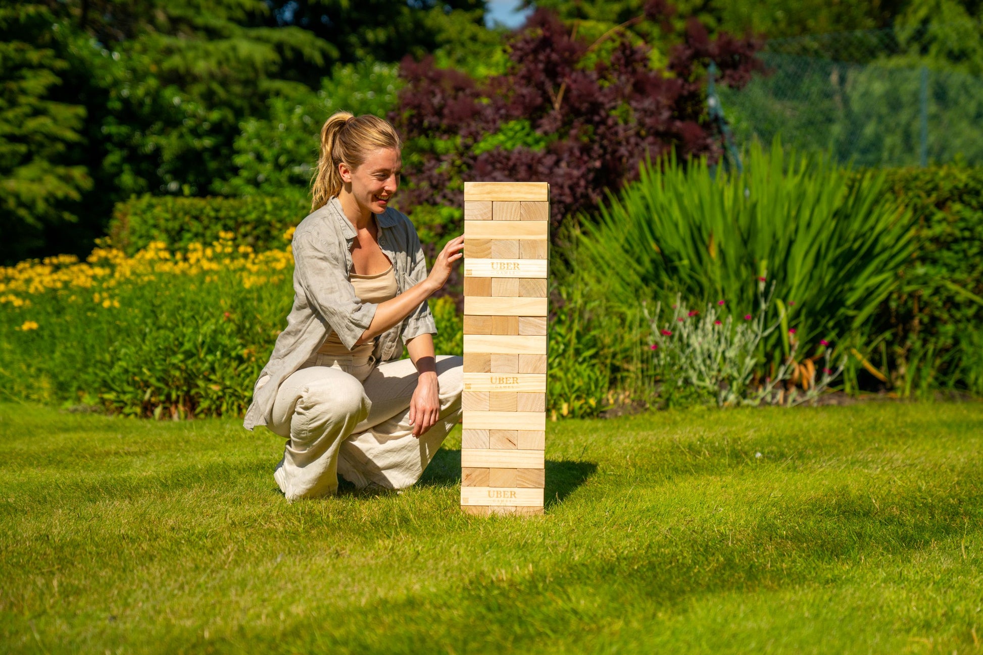 Stapelturmspiel – Taktisches Wackelturm Spiel – Giant - 21 kg - Bis zu 160 cm hoch – Eco Holz-Top-Qualität – Entworfen in England – In stabiler Tragetasche