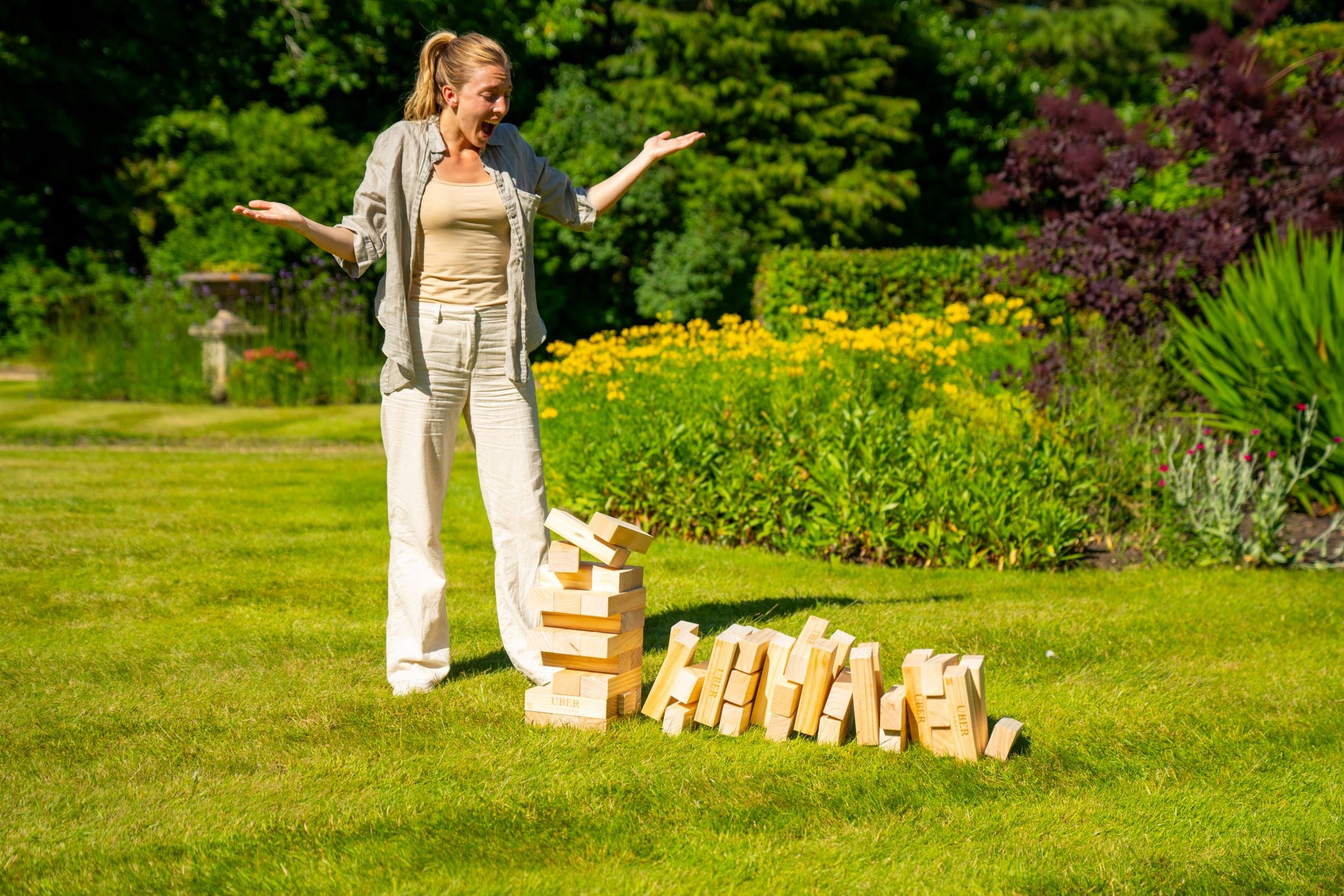 Stapelturmspiel – Taktisches Wackelturm Spiel – Giant - 21 kg - Bis zu 160 cm hoch – Eco Holz-Top-Qualität – Entworfen in England – In stabiler Tragetasche