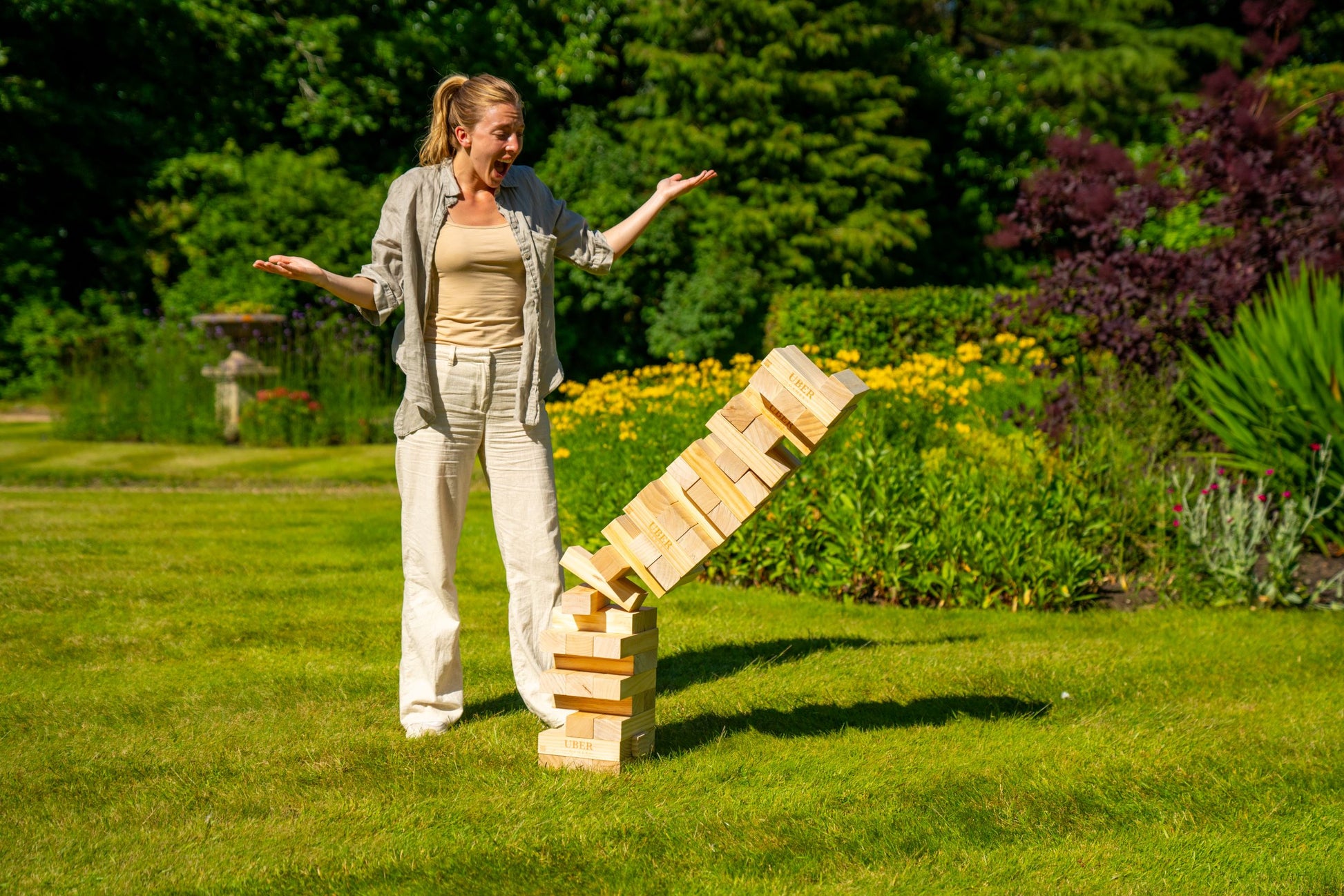 Stapelturmspiel – Taktisches Wackelturm Spiel – Giant - 21 kg - Bis zu 160 cm hoch – Eco Holz-Top-Qualität – Entworfen in England – In stabiler Tragetasche