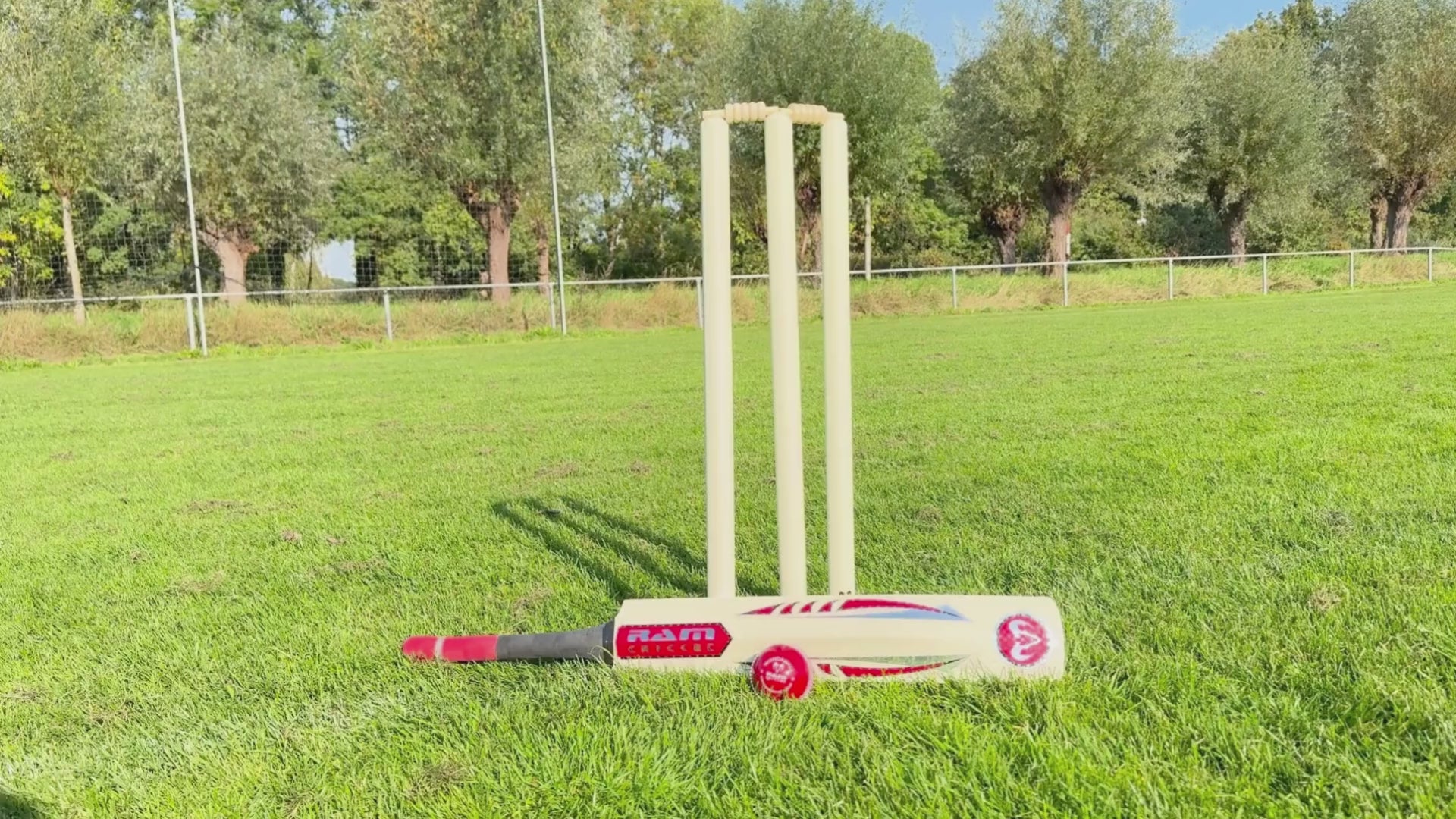 RAM England nr. 1 - Holz Cricket Set - Komplett mit Wicket, Wickethalter, Cricketschläger, Ball
